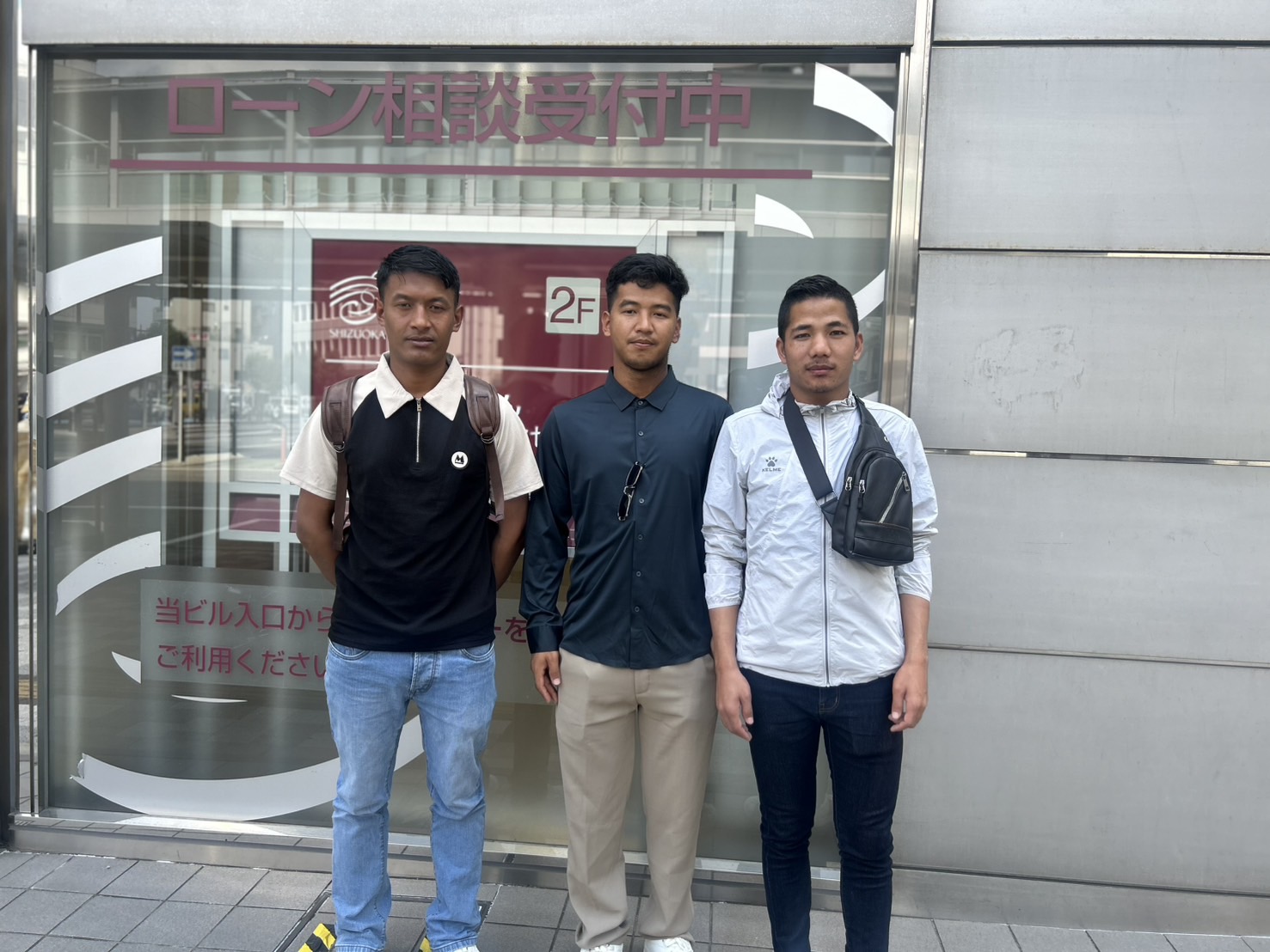 神奈川県の建設会社に採用されたネパール人技能実習生3名に配属に同行}